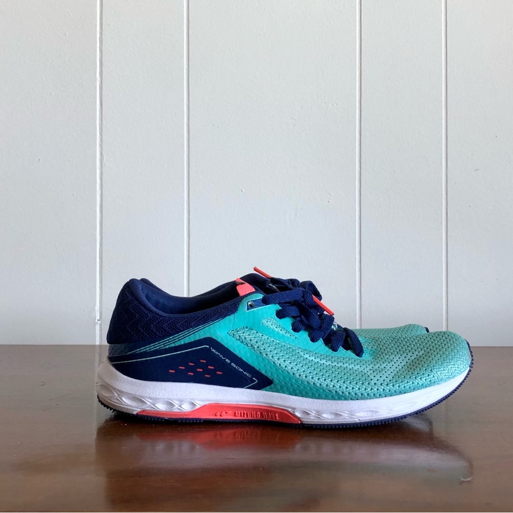 Mizuno Sonic Wave running shoes. Extremely gently used (worn once).